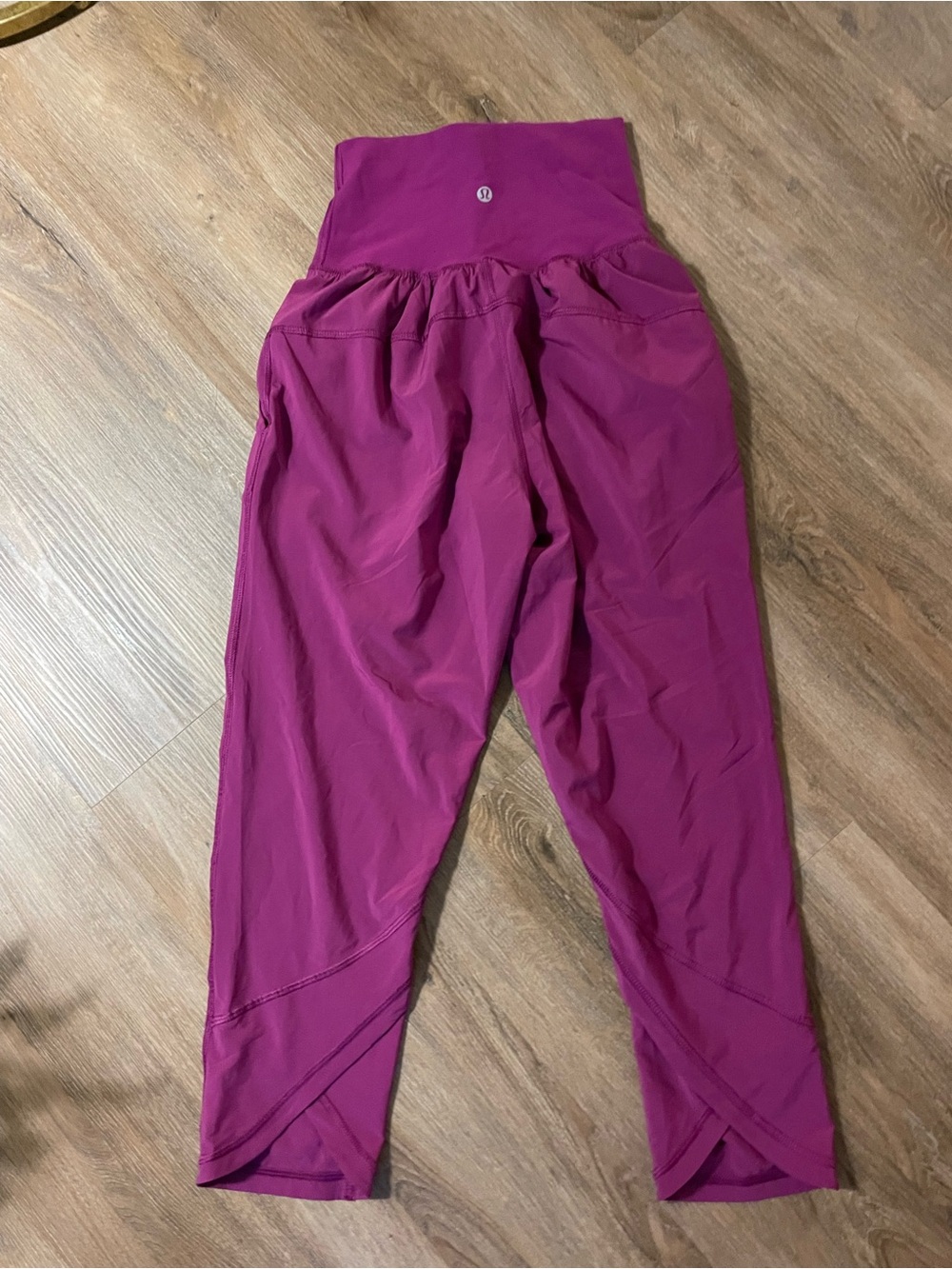 Lululemon Tranquil Crop size 2 - Picture 3 of 8